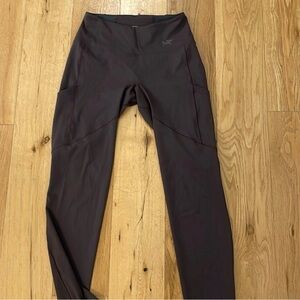 LIKE NEW Arc’teryx Oriel Dusty Purple Leggings in XS